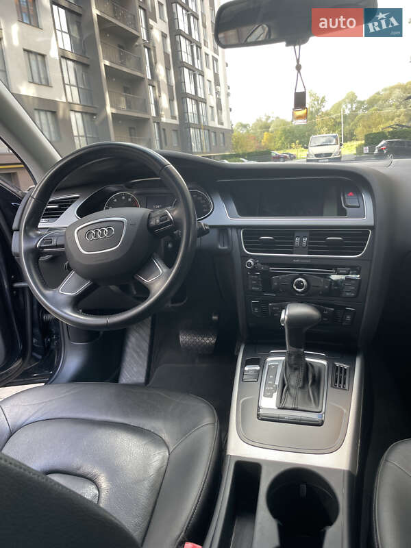 Седан Audi A4 2014 в Ивано-Франковске