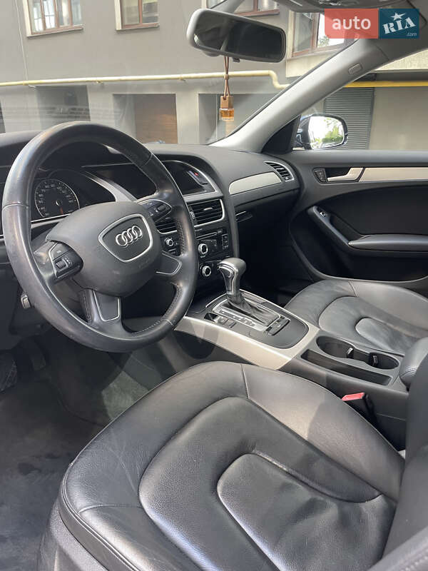 Седан Audi A4 2014 в Ивано-Франковске