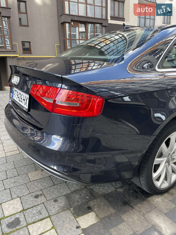 Седан Audi A4 2014 в Ивано-Франковске