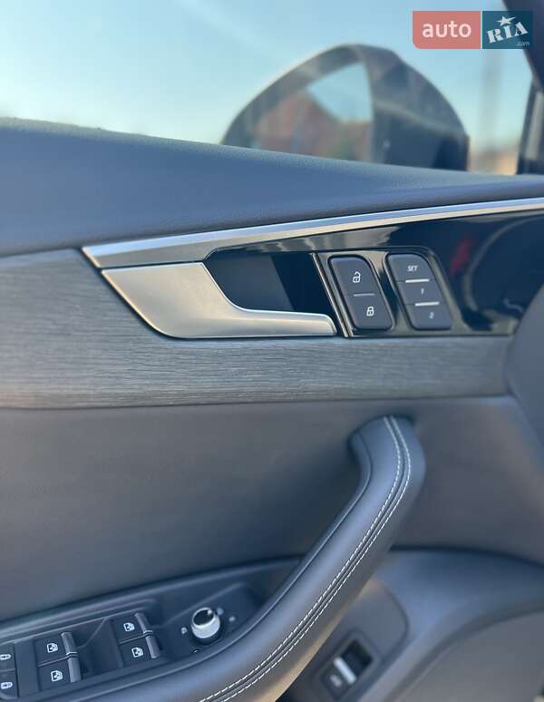 Седан Audi A4 2022 в Киеве