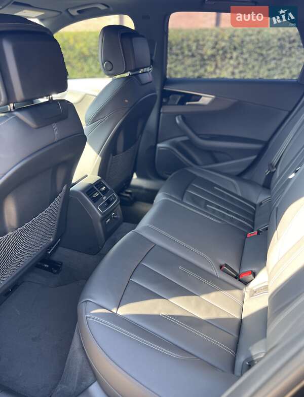 Седан Audi A4 2022 в Киеве