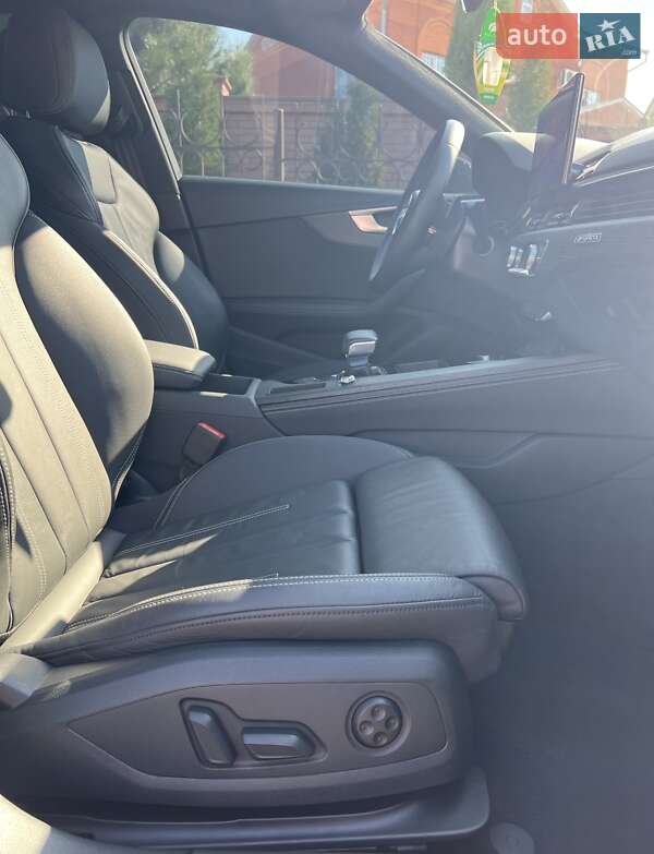 Седан Audi A4 2022 в Киеве