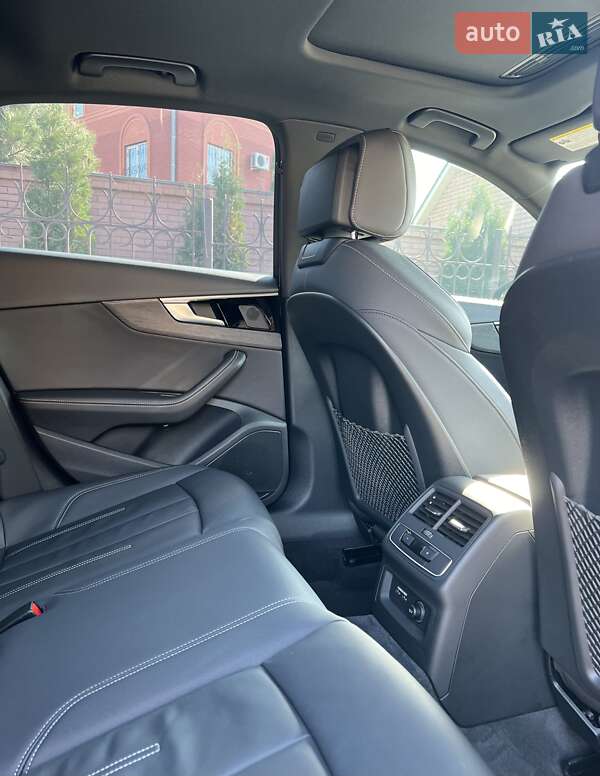 Седан Audi A4 2022 в Киеве
