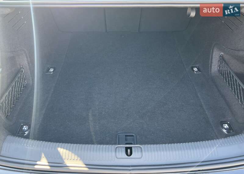 Седан Audi A4 2022 в Киеве