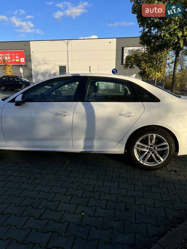 Седан Audi A4 2016 в Києві