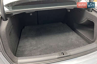 Седан Audi A4 2016 в Львові
