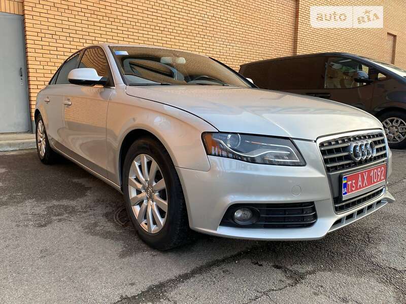 Седан Audi A4 2011 в Днепре
