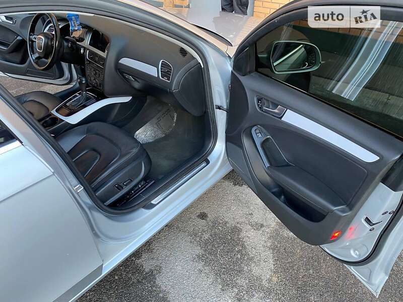 Седан Audi A4 2011 в Днепре