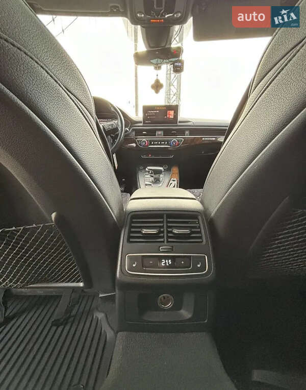 Седан Audi A4 2016 в Киеве