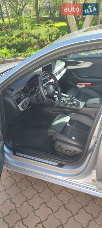 Седан Audi A4 2016 в Львові