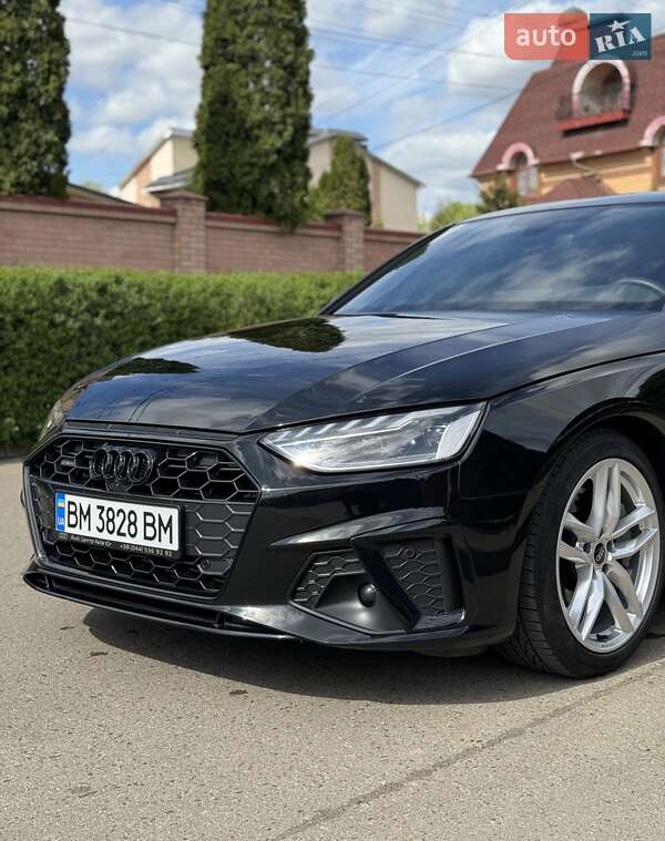 Седан Audi A4 2022 в Киеве