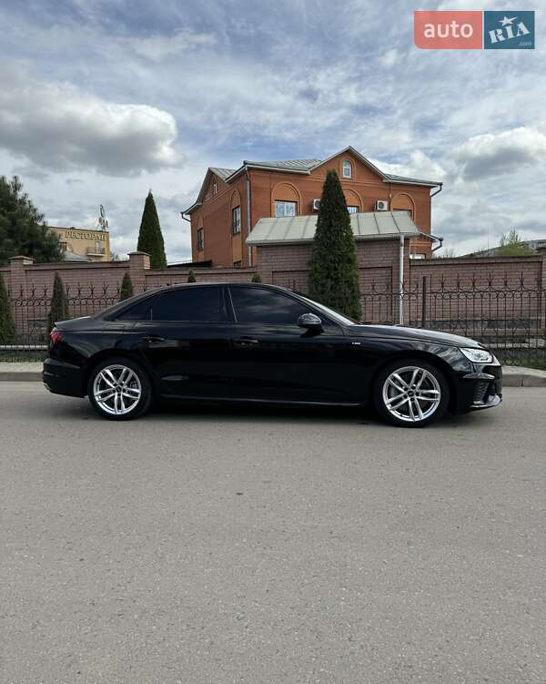 Седан Audi A4 2022 в Киеве
