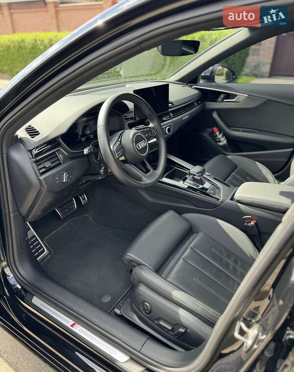 Седан Audi A4 2022 в Киеве