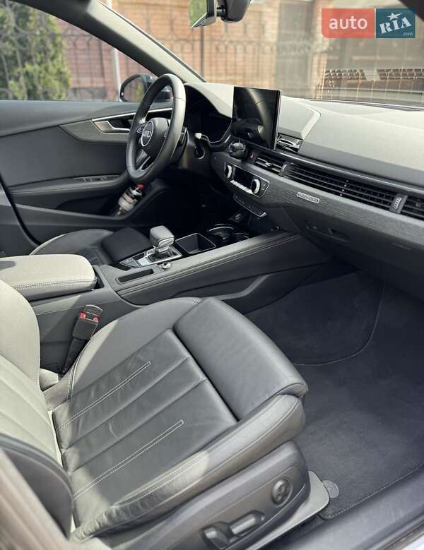 Седан Audi A4 2022 в Киеве