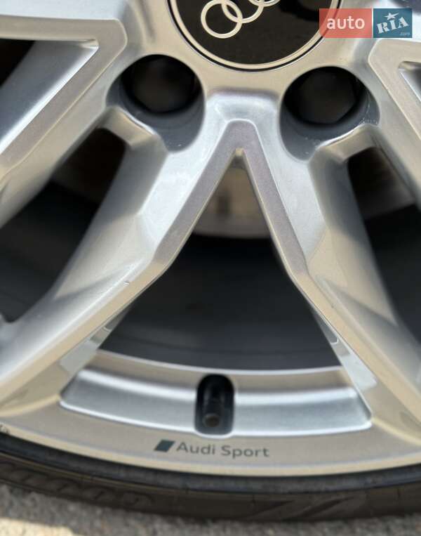 Седан Audi A4 2022 в Киеве
