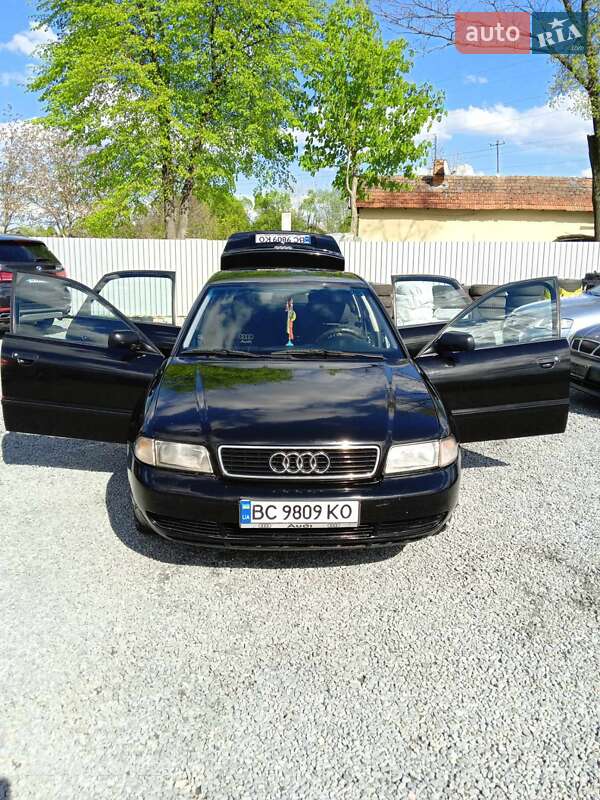 Седан Audi A4 1996 в Дрогобичі