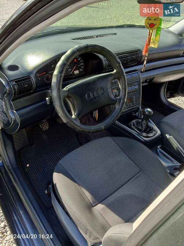 Седан Audi A4 1996 в Дрогобичі