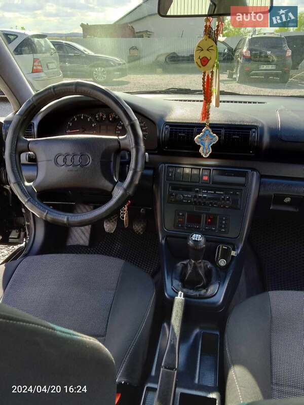 Седан Audi A4 1996 в Дрогобичі