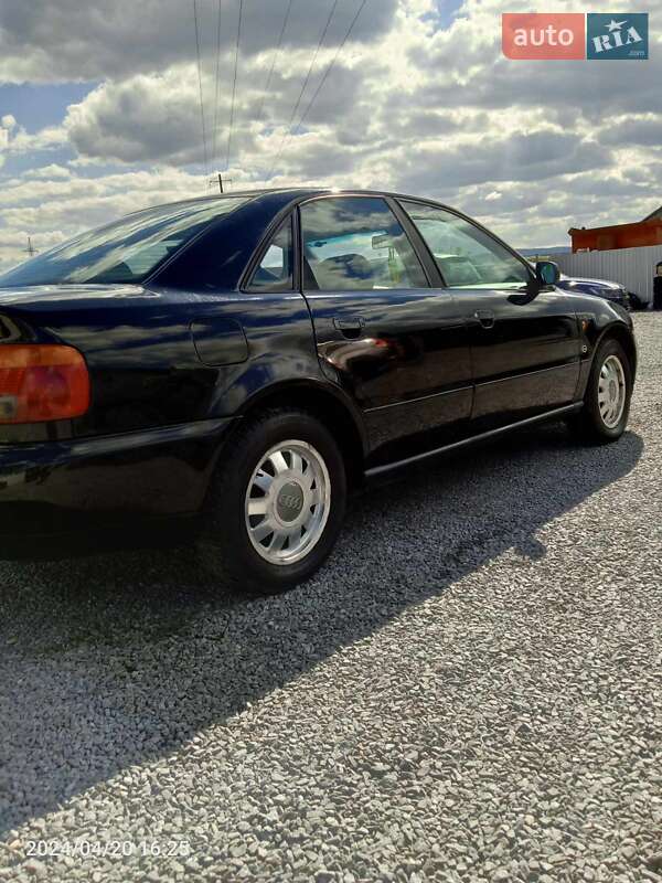Седан Audi A4 1996 в Дрогобичі