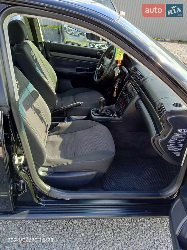 Седан Audi A4 1996 в Дрогобичі