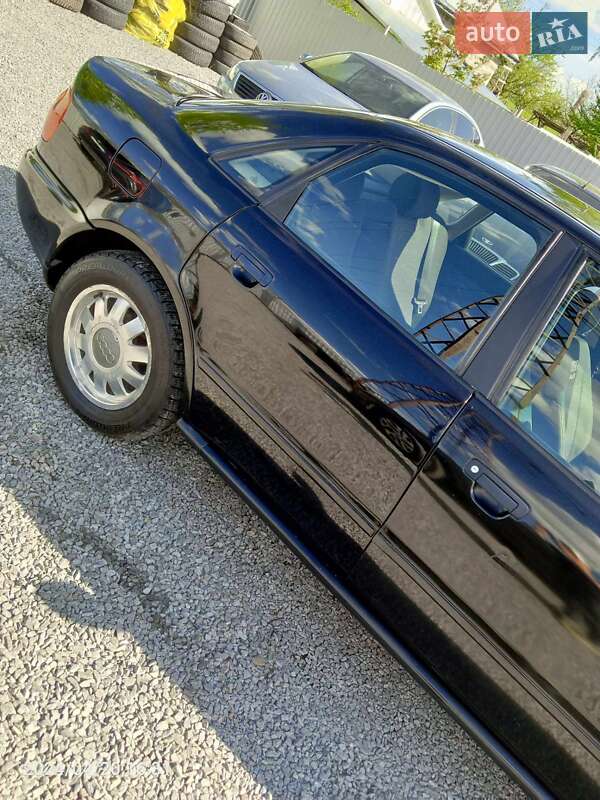 Седан Audi A4 1996 в Дрогобичі