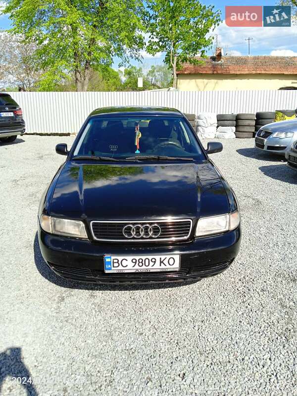 Седан Audi A4 1996 в Дрогобичі