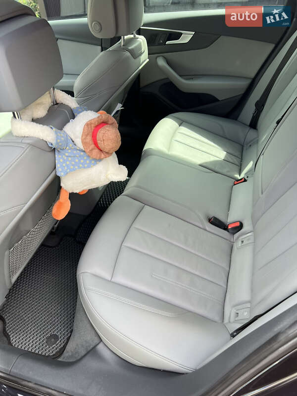 Седан Audi A4 2018 в Києві