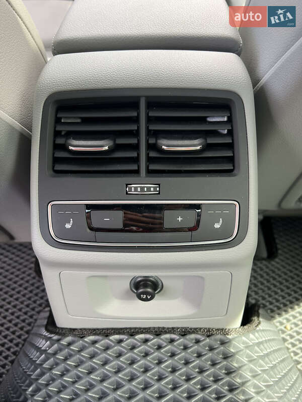Седан Audi A4 2018 в Києві