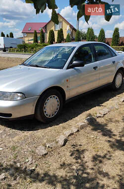 Седан Audi A4 1995 в Андреевке