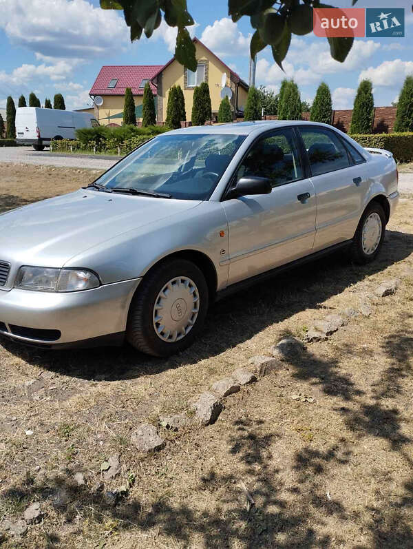 Седан Audi A4 1995 в Андреевке