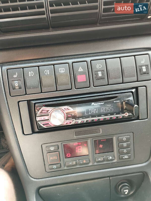 Седан Audi A4 1995 в Андреевке