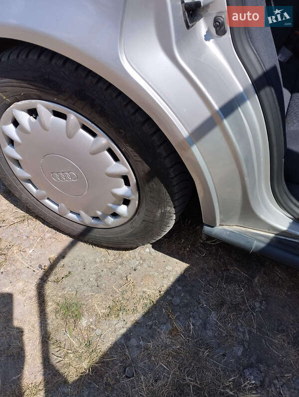 Седан Audi A4 1995 в Андреевке
