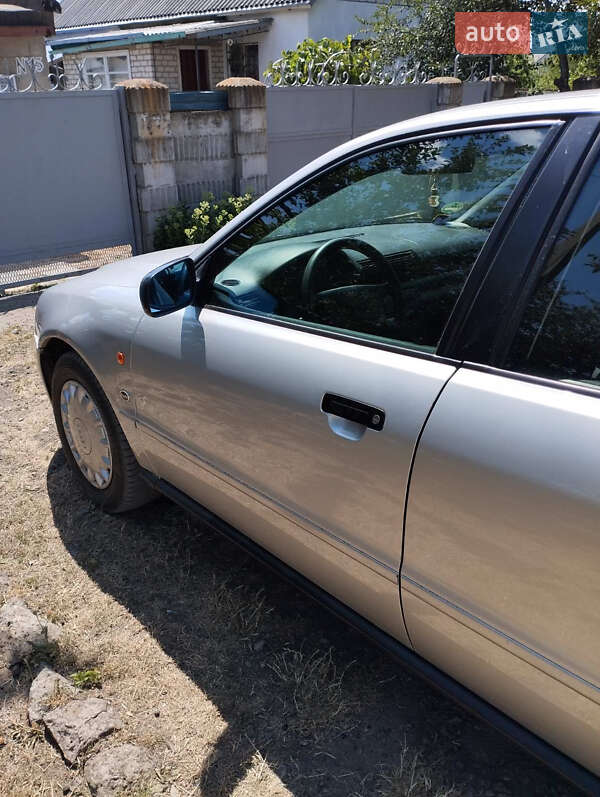 Седан Audi A4 1995 в Андреевке