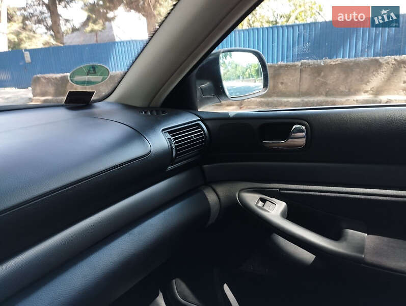 Седан Audi A4 1995 в Андреевке