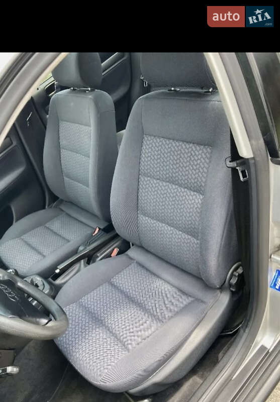 Седан Audi A4 1995 в Андреевке