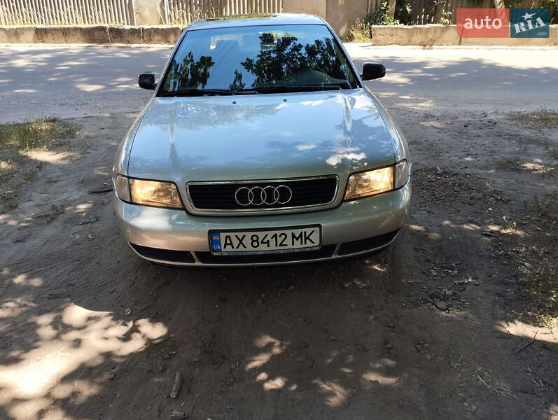 Седан Audi A4 1995 в Андреевке