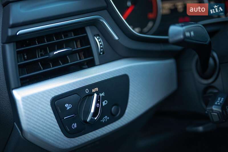 Седан Audi A4 2017 в Запоріжжі