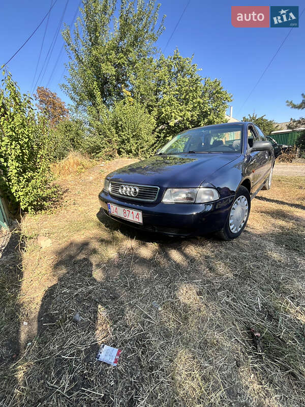 Седан Audi A4 1996 в Каменском фото Седан Audi A4 1996 в Каменском