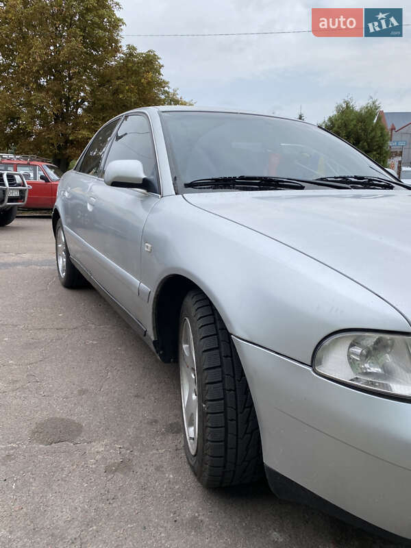 Седан Audi A4 2000 в Олевске