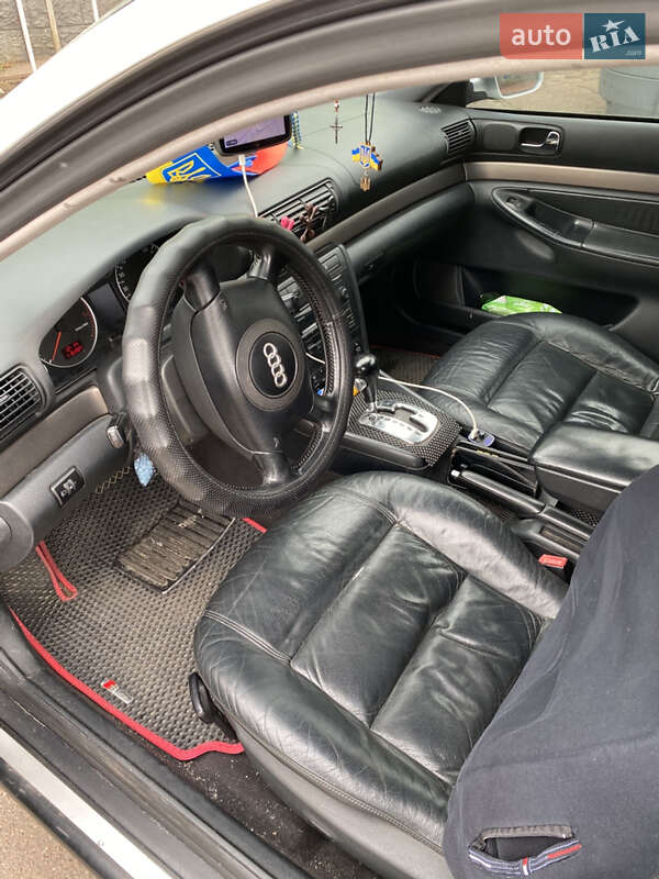 Седан Audi A4 2000 в Олевске