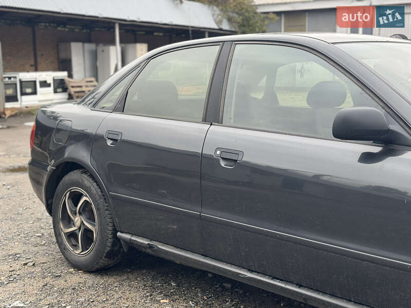 Седан Audi A4 1996 в Луцке