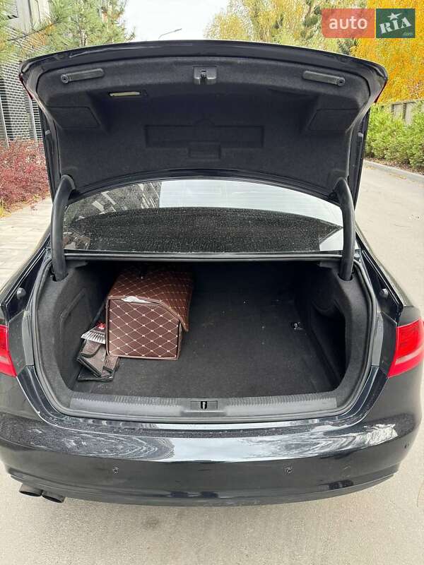 Седан Audi A4 2013 в Киеве