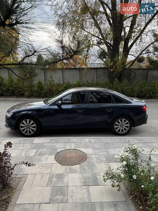 Седан Audi A4 2013 в Киеве