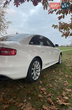Седан Audi A4 2013 в Мукачевому