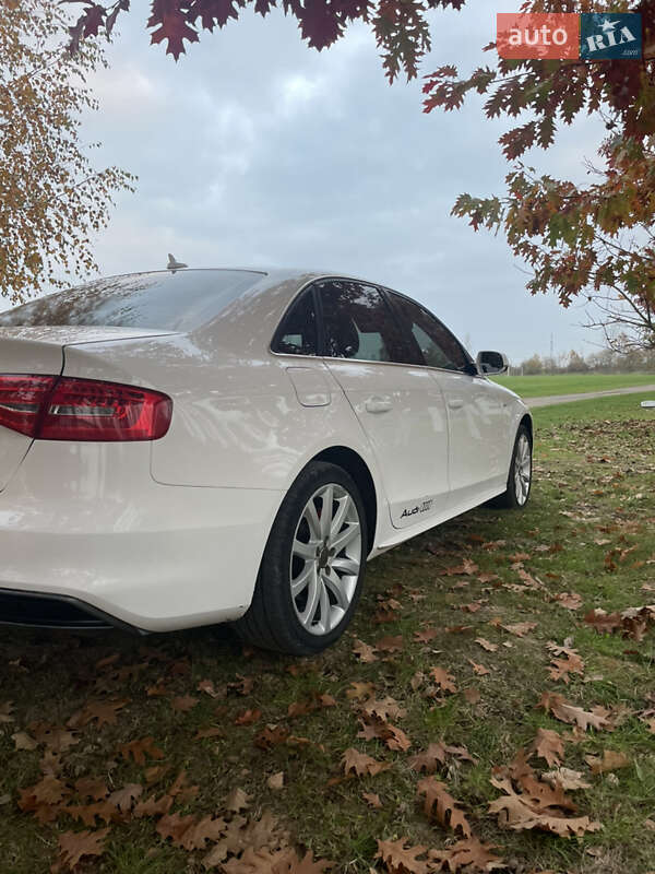 Седан Audi A4 2013 в Мукачевому