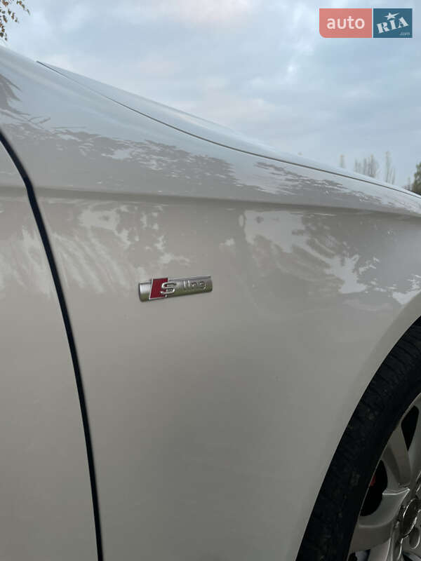 Седан Audi A4 2013 в Мукачевому