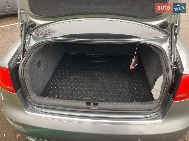 Седан Audi A4 2008 в Южному