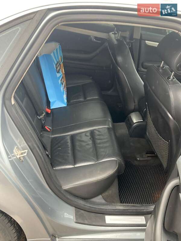 Седан Audi A4 2008 в Южному