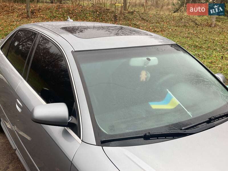 Седан Audi A4 2008 в Южному