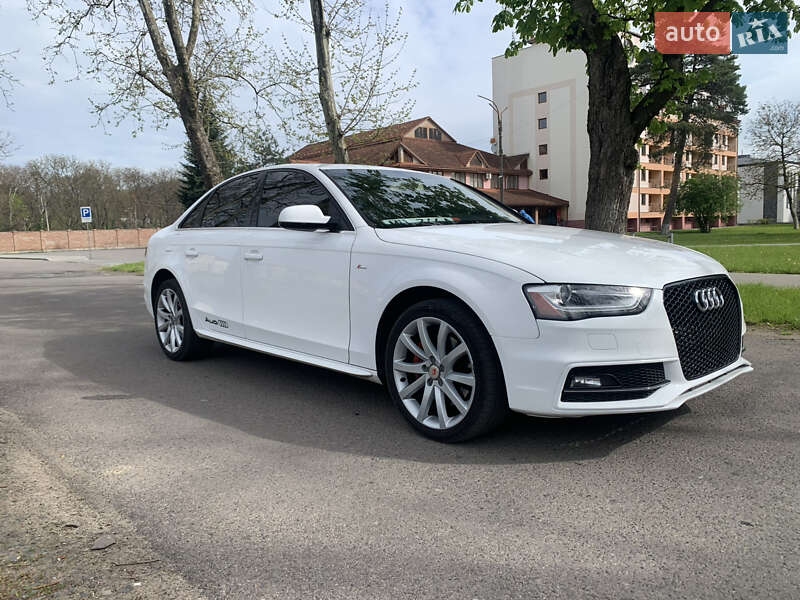 Седан Audi A4 2013 в Мукачевому
